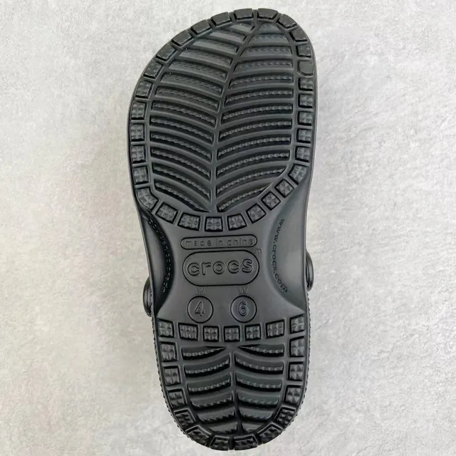 Crocs Classic Clog Black Molded Foam Clog 9