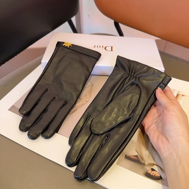 Dior قفازات جلد أسود ذهبي ناعم مثقوب كم معصم 4