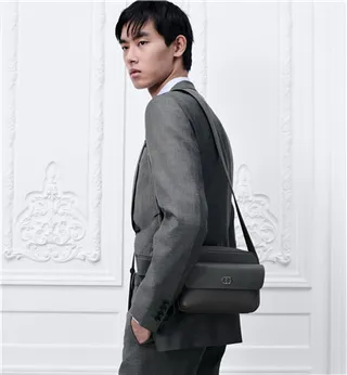 Dior Bolsa Mensageiro de Couro Granulado Preto com Fechamento de Tampa 10