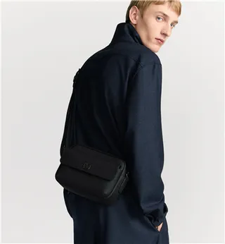 Dior Bolsa Mensageiro de Couro Granulado Preto com Fechamento de Tampa 12