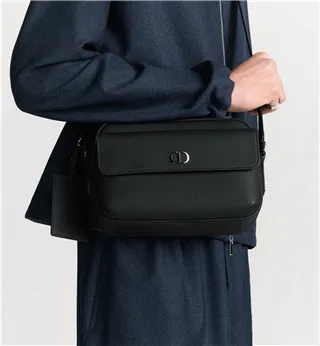 Dior Bolsa Mensageiro de Couro Granulado Preto com Fechamento de Tampa 15