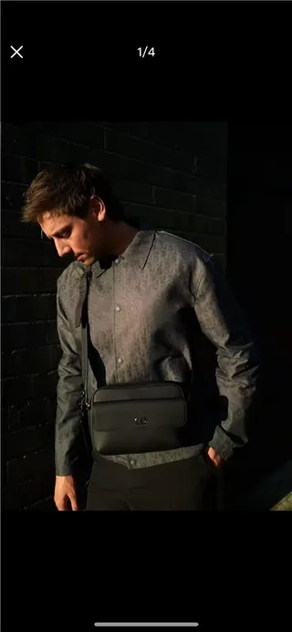 Dior Bolsa Mensageiro de Couro Granulado Preto com Fechamento de Tampa 21