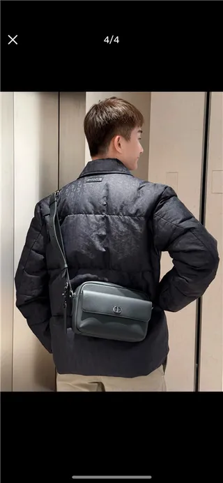 Dior Bolsa Mensageiro de Couro Granulado Preto com Fechamento de Tampa 22
