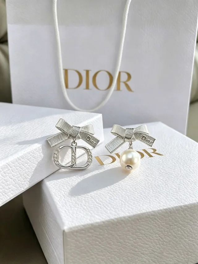 Dior Bow Motif Asymmetrical Crystal and Pearl Earrings 4