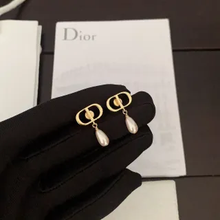 Boucles d'oreilles à perles pendantes Dior CD Motif