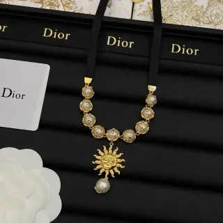 Dior Collier pendentif soleil perles chaîne or noir