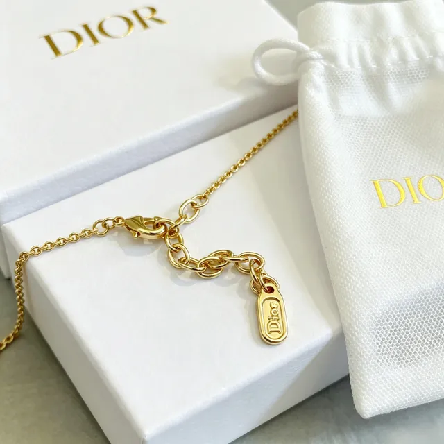 Dior Gold-Tone Bow Motif Oval Mother-of-Pearl Pendant Necklace 2