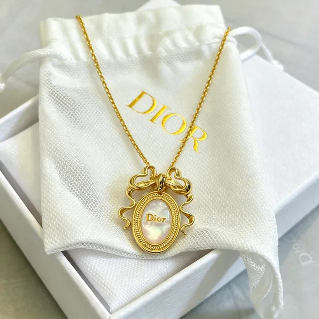 Dior Gold-Tone Bow Motif Oval Mother-of-Pearl Pendant Necklace 5
