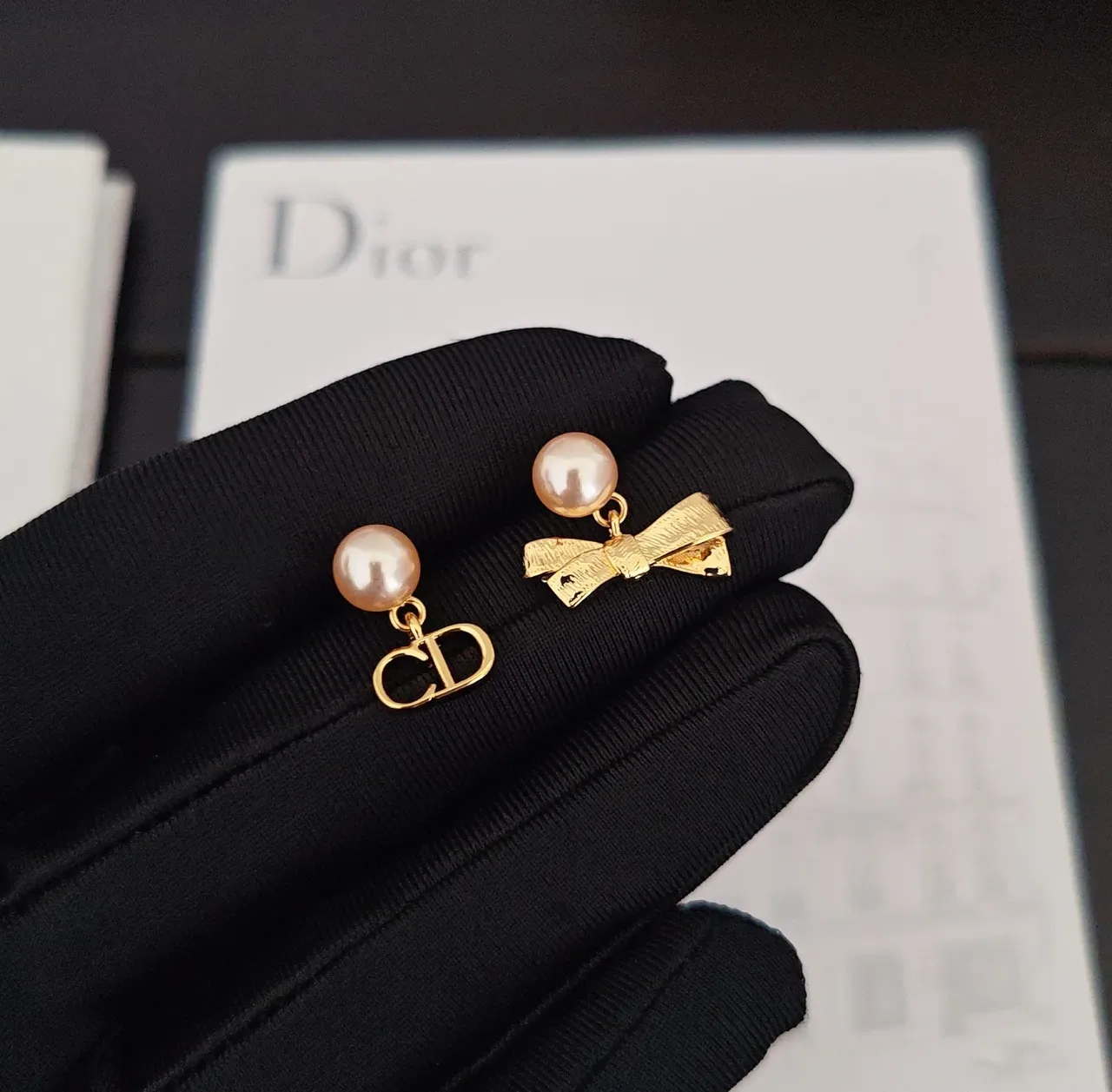 Dior Gold-Tone Pearl Bow Motif Earrings 4