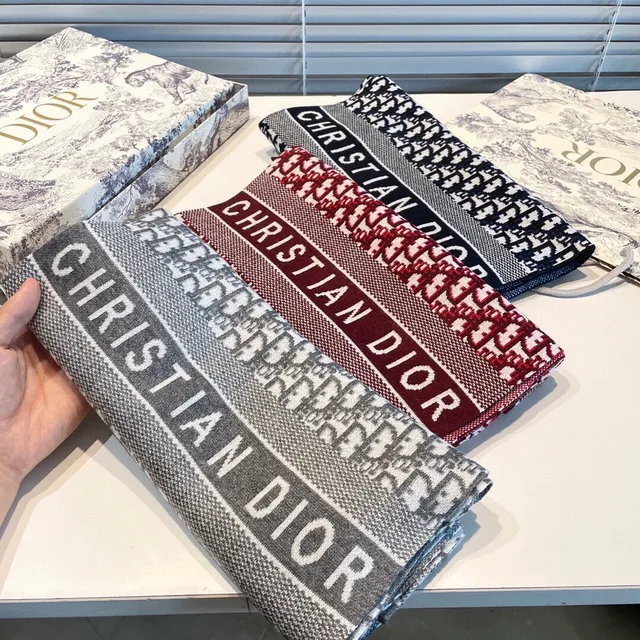Dior Logo-Intarsia écharpe cachemire rouge et blanc tricotée 3