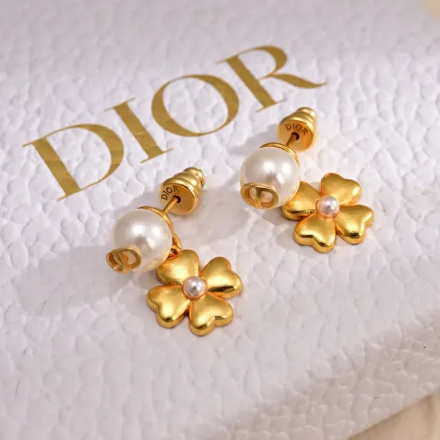Dior Lucky Dior Boucles d'Oreilles perle fleur résine doré et blanc 4