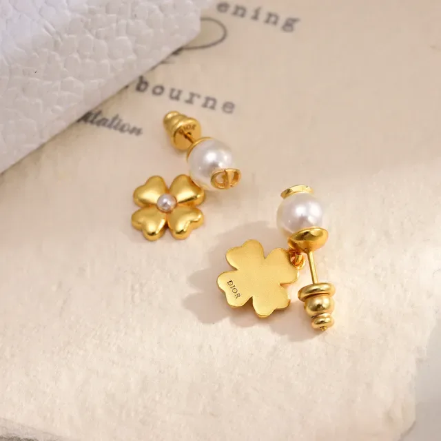Dior Lucky Dior Boucles d'Oreilles perle fleur résine doré et blanc 5