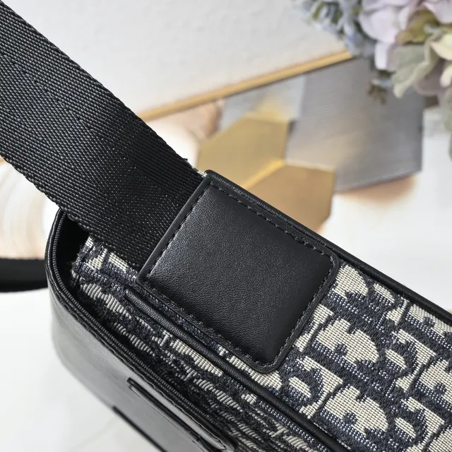 Dior Oblique Messenger sac messenger noir monogrammé toile cuir rabat messenger 5