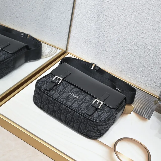 Dior Oblique Messenger sac messenger noir monogrammé toile cuir rabat messenger 10