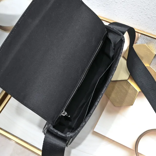 Dior Oblique Messenger sac messenger noir monogrammé toile cuir rabat messenger 11