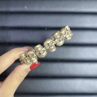 Dior Pulseira Dourada Laranja com Logo de Letras Esmaltado e Com Pérolas 4
