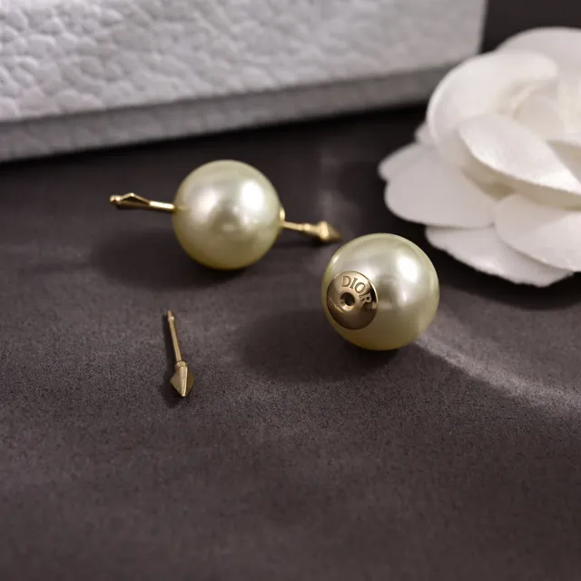Dior Tribales Arrow-Through-Pearl Stud Earrings 3