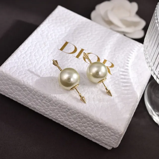 Dior Tribales Arrow-Through-Pearl Stud Earrings 4