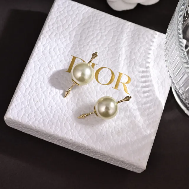 Dior Tribales Arrow-Through-Pearl Stud Earrings 6