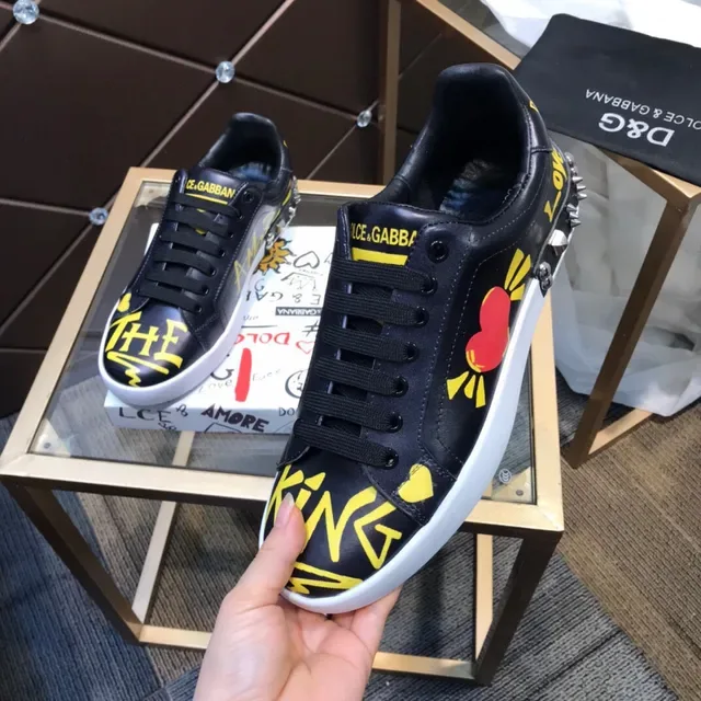 Dolce & Gabbana Graffiti-Print Sneakers Lifestyle Preto e Amarelo 3