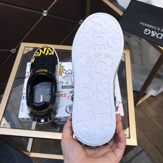 Dolce & Gabbana Graffiti-Print Sneakers Lifestyle Preto e Amarelo 4