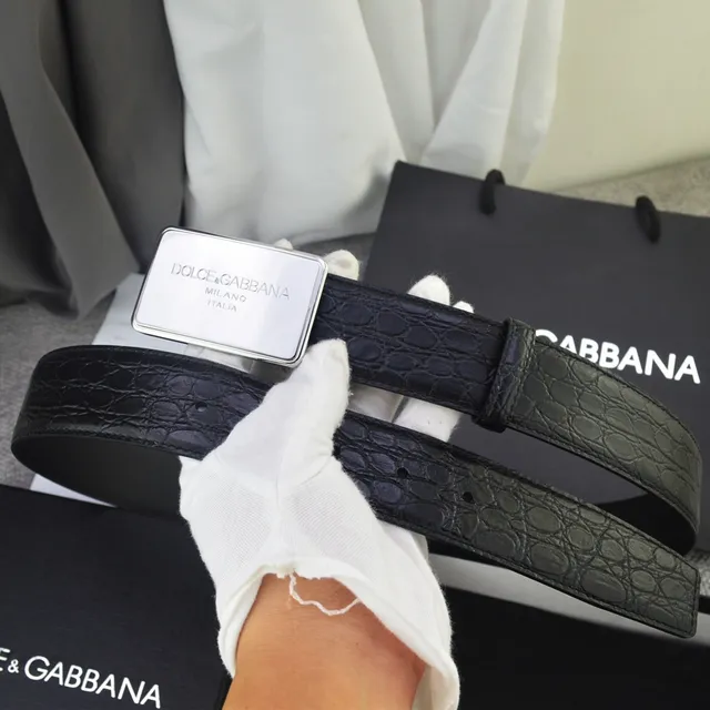 Dolce & Gabbana Portofino Ceinture en cuir avec boucle plaque rectangulaire noire et dorée avec texture crocodile embossée 8