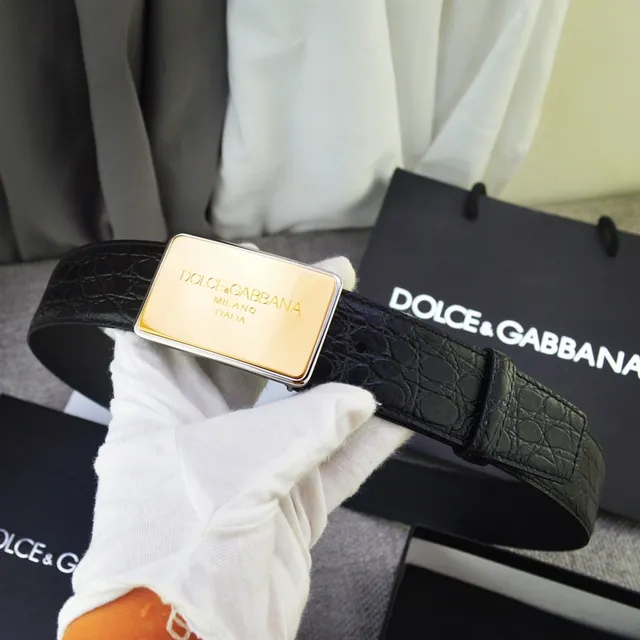 Dolce & Gabbana Portofino Ceinture en cuir avec boucle plaque rectangulaire noire et dorée avec texture crocodile embossée 10
