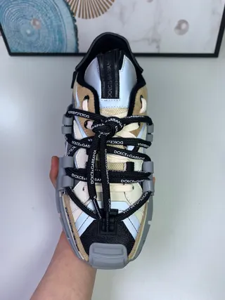 Dolce & Gabbana Runner Beige Black Construção de Tiras em Camadas Parte Superior de Múltiplos Materiais Tênis Chunky 7