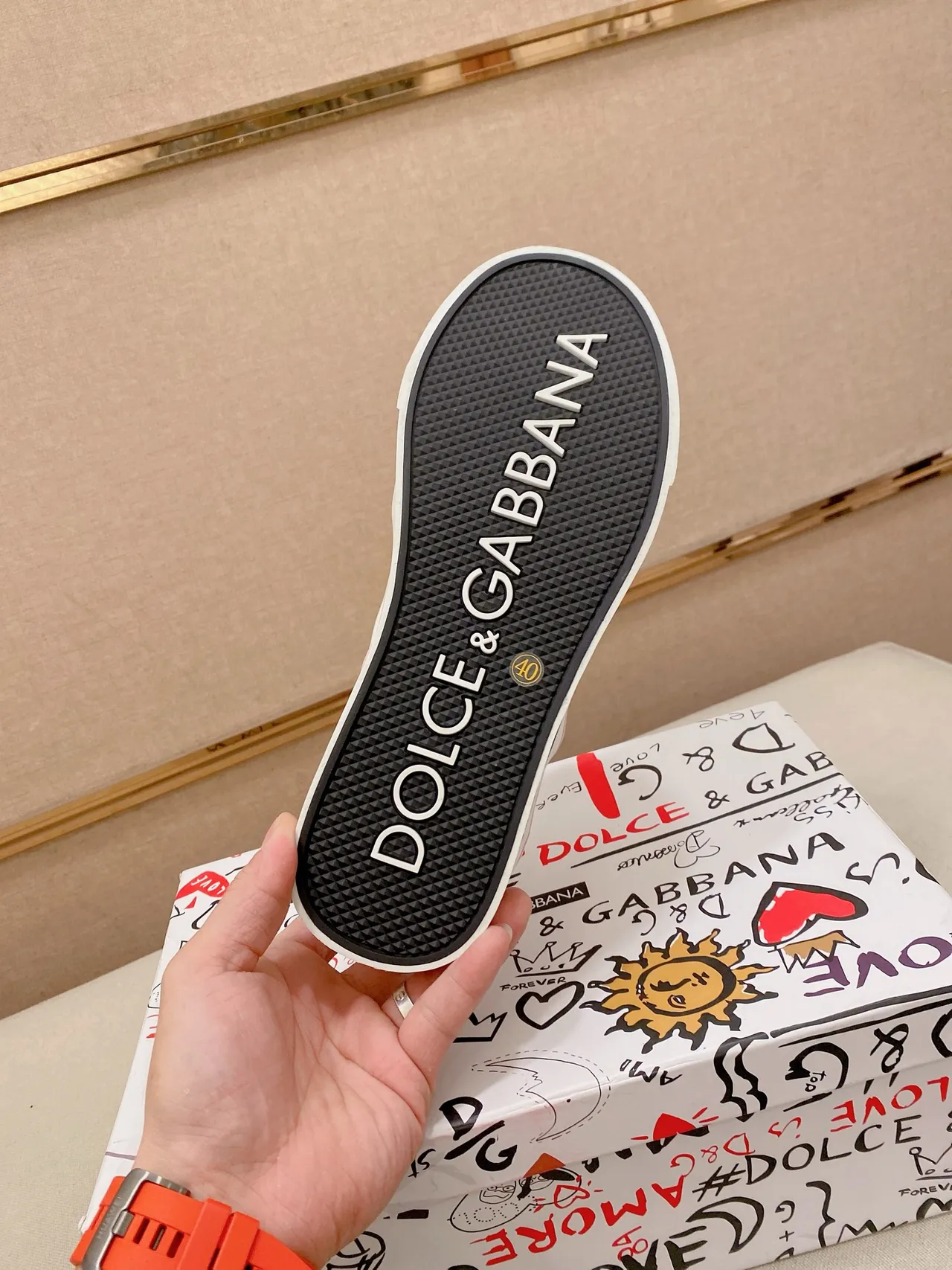 Dolce & Gabbana حذاء رياضي رمادي وبني من الكانفاس ستايل حياة 2