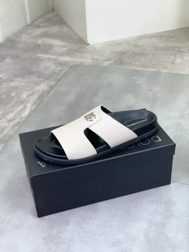 Dolce & Gabbana Portofino Beige Black Textured Leather Upper Interlocking DG Metal Buckle Slippers 4