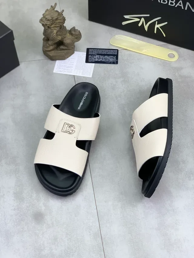 Dolce & Gabbana Portofino Beige Black Textured Leather Upper Interlocking DG Metal Buckle Slippers 5