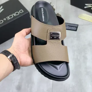 Dolce & Gabbana Portofino Sandales casuales en cuir texturé à deux bretelles glissantes beige noir