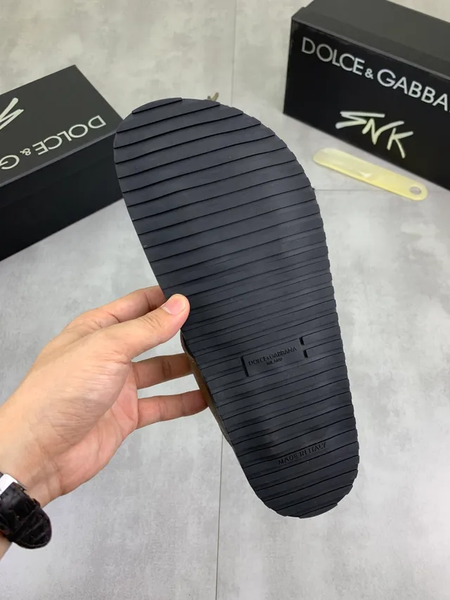 Dolce & Gabbana Portofino Sandálias casuais de couro texturizado com duas tiras deslizantes bege preto 2