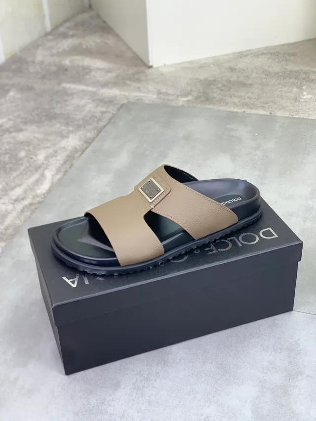 Dolce & Gabbana Portofino Sandálias casuais de couro texturizado com duas tiras deslizantes bege preto 4