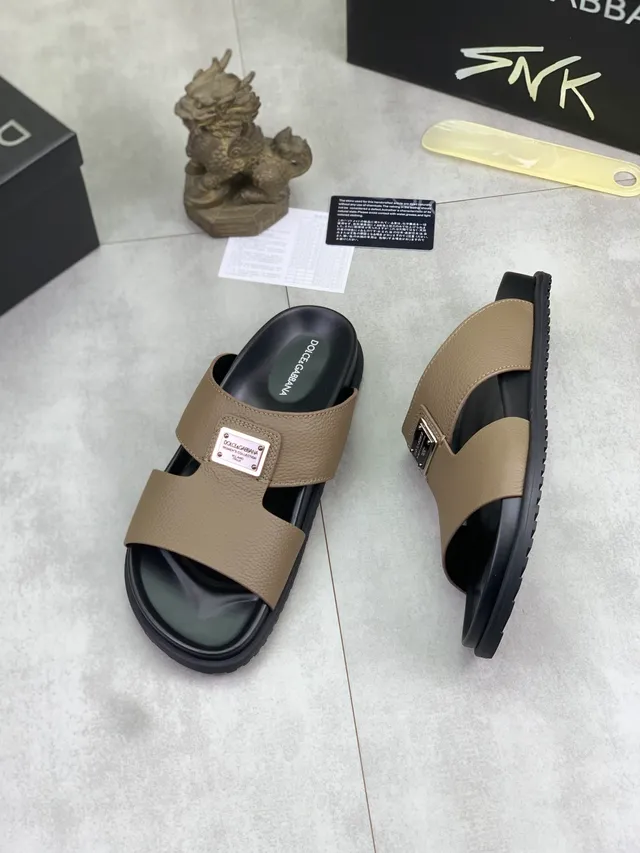 Dolce & Gabbana Portofino Sandálias casuais de couro texturizado com duas tiras deslizantes bege preto 5