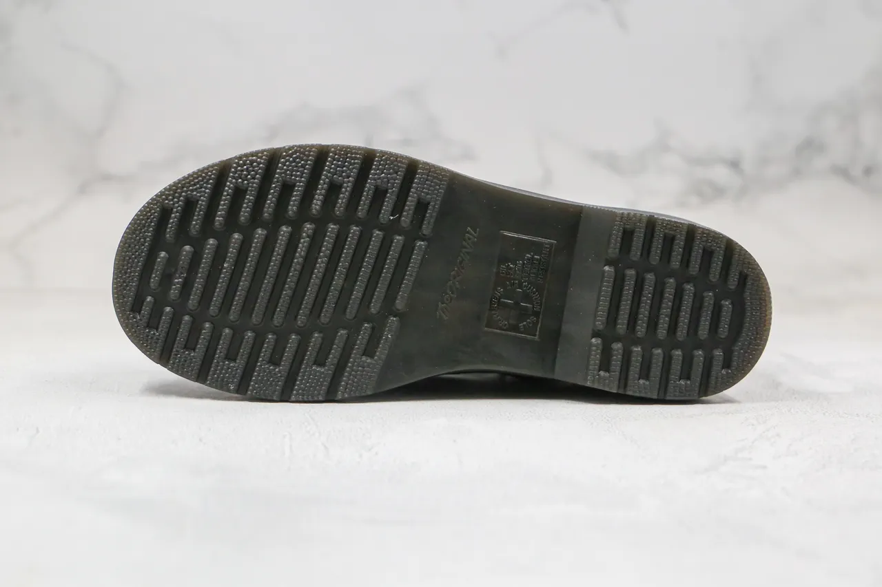Dr. Martens 1460 Botas Martin de cuero negro liso con costura amarilla 2