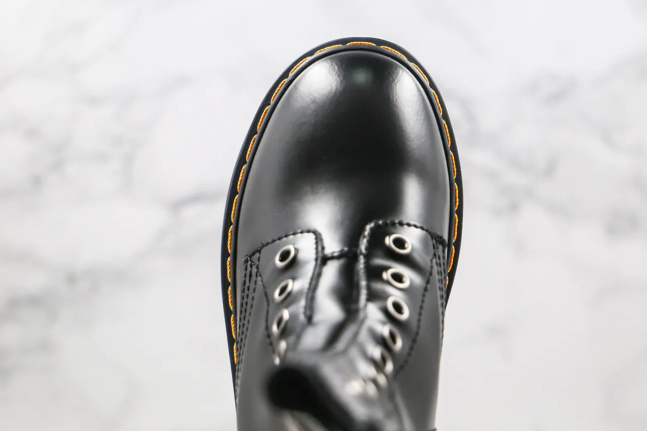 Dr. Martens 1460 Botas Martin de cuero negro liso con costura amarilla 4