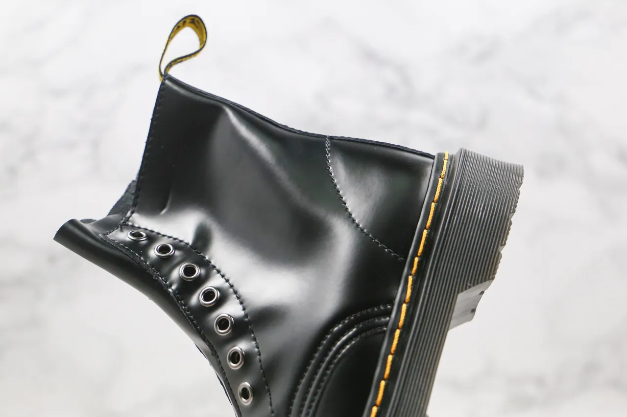 Dr. Martens 1460 Botas Martin de cuero negro liso con costura amarilla 5