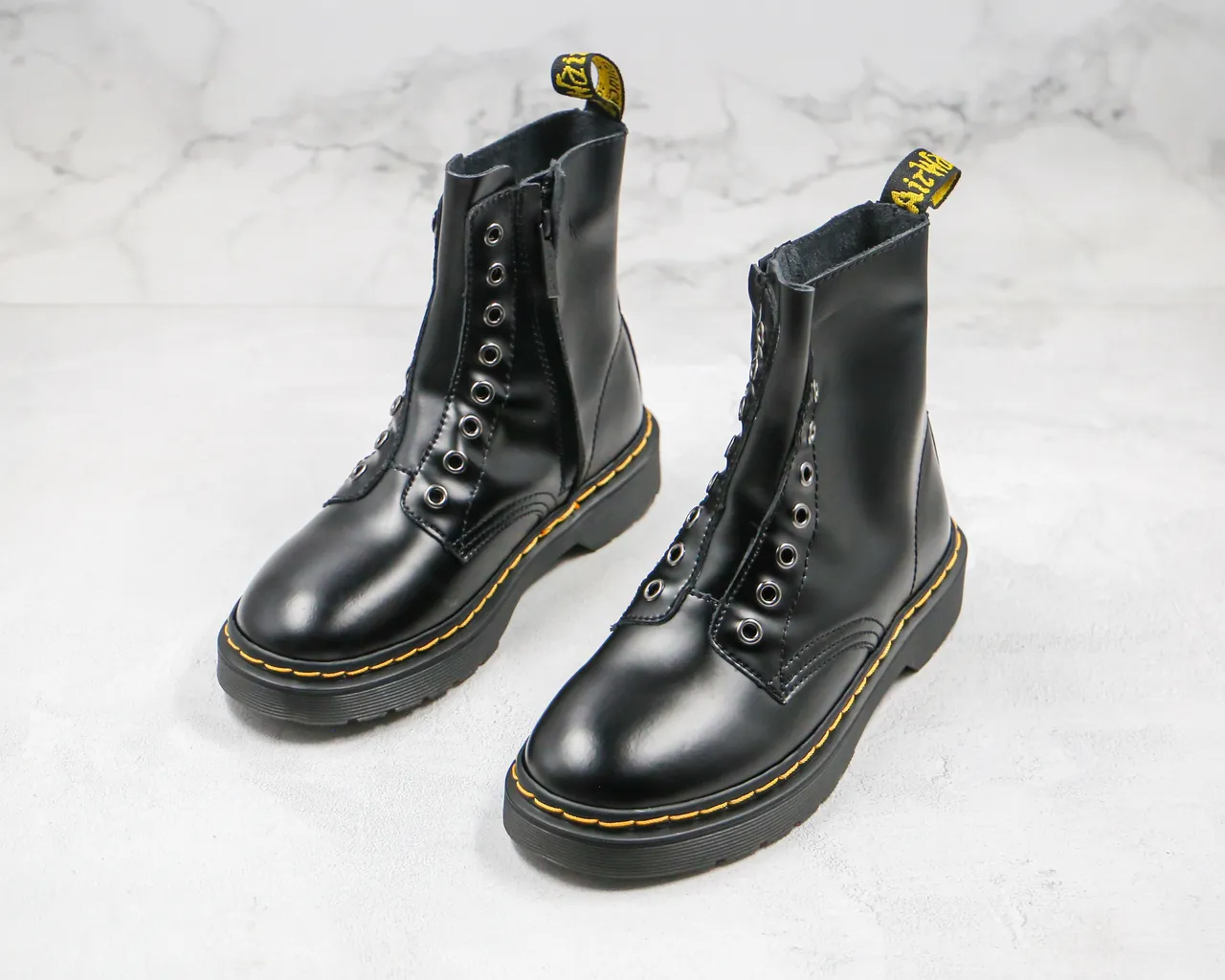 Dr. Martens 1460 Botas Martin de cuero negro liso con costura amarilla 9