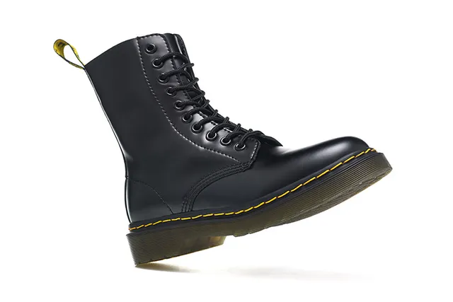 Dr. Martens 1460 Noir Cuir Lisse Couture Jaune Bottes Martin 3