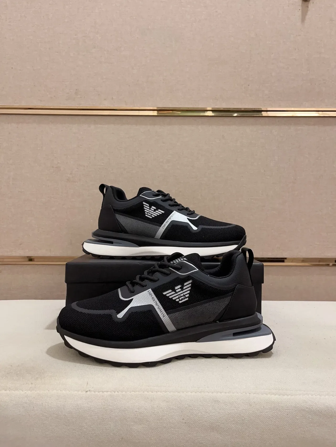 Emporio Armani Sneakers lifestyle noirs et argentés avec logo d'aigle 7