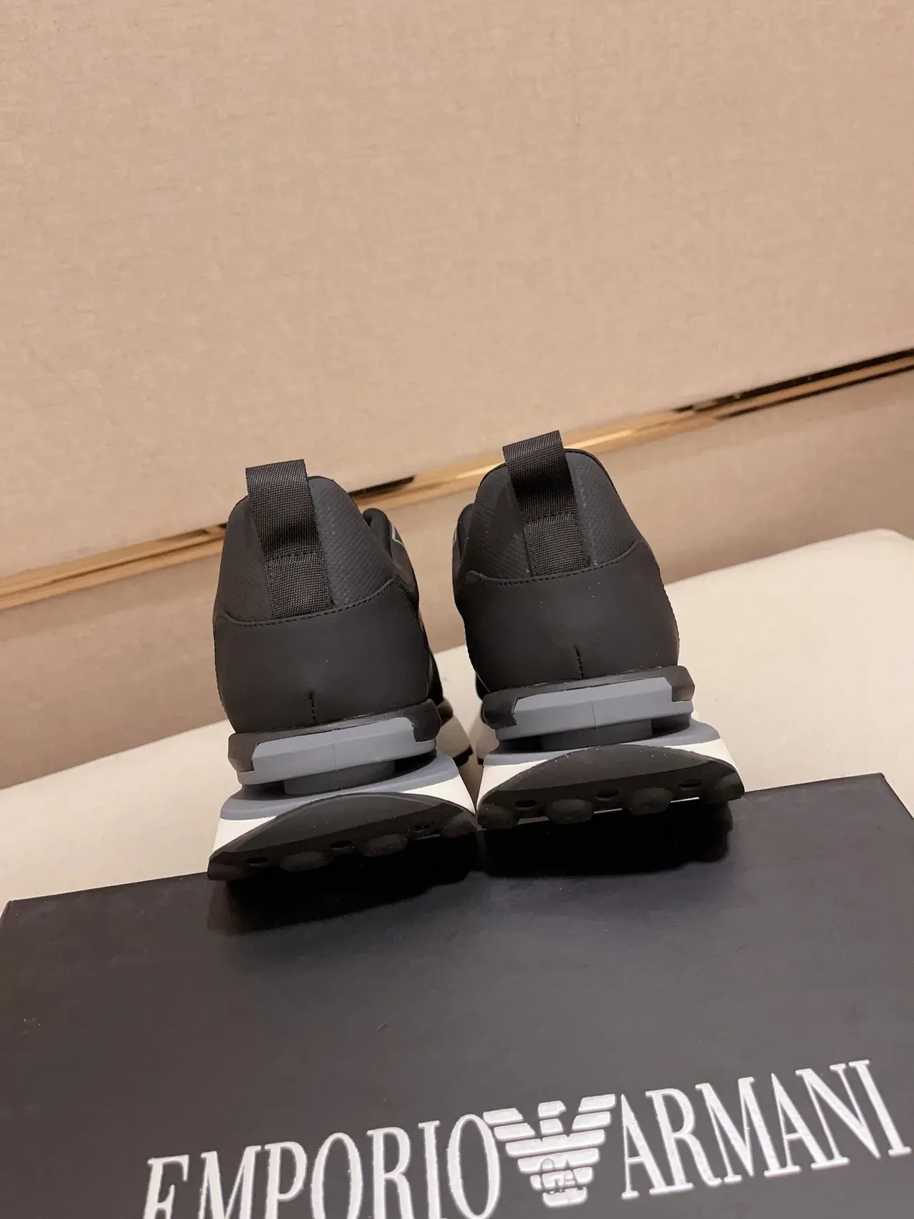 Emporio Armani Sneakers lifestyle noirs et argentés avec logo d'aigle 8
