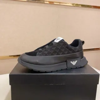 Emporio Armani Chaussures lifestyle noires monocromatiques slip-on
