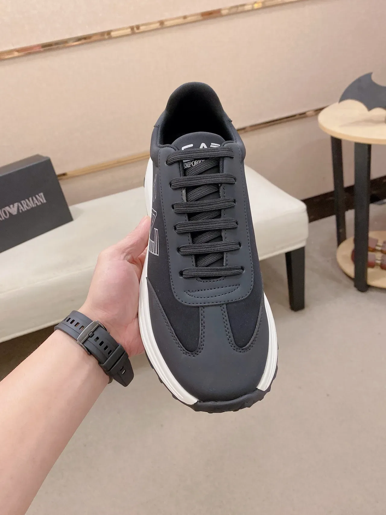Emporio Armani Baskets Lifestyle Noires Blanches à bout bas avec upper panelé 2