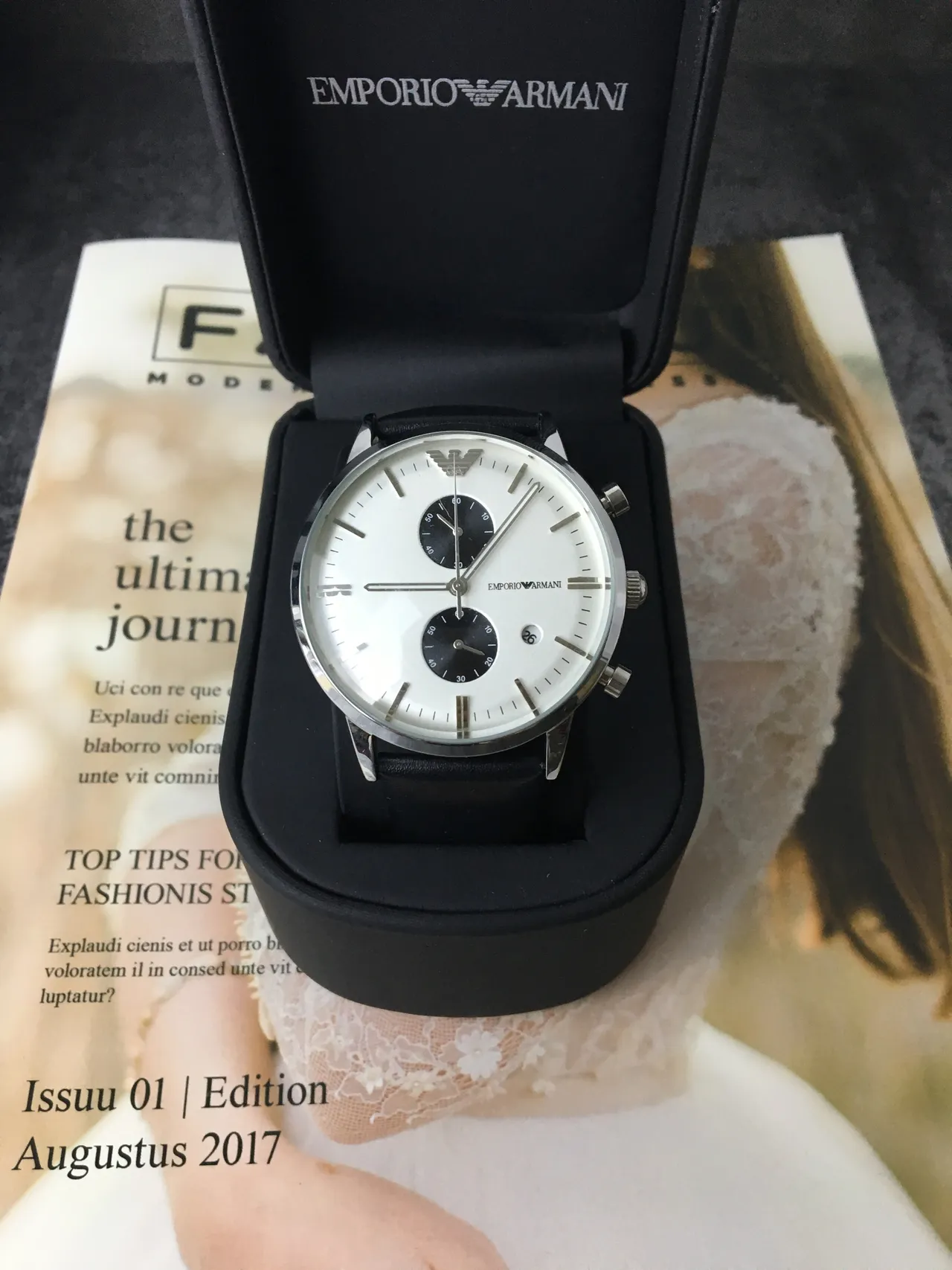 Emporio Armani Chronographe Cadran Blanc Sangle Cuir Noir Montre Quartz 3