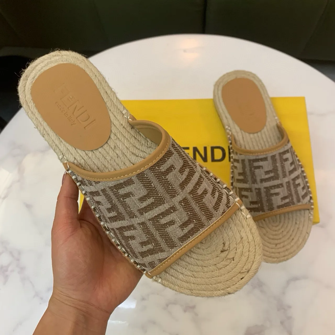 Fendi beige marron monogrammées bretelles de tissu semelle en jute tressée sandales 5