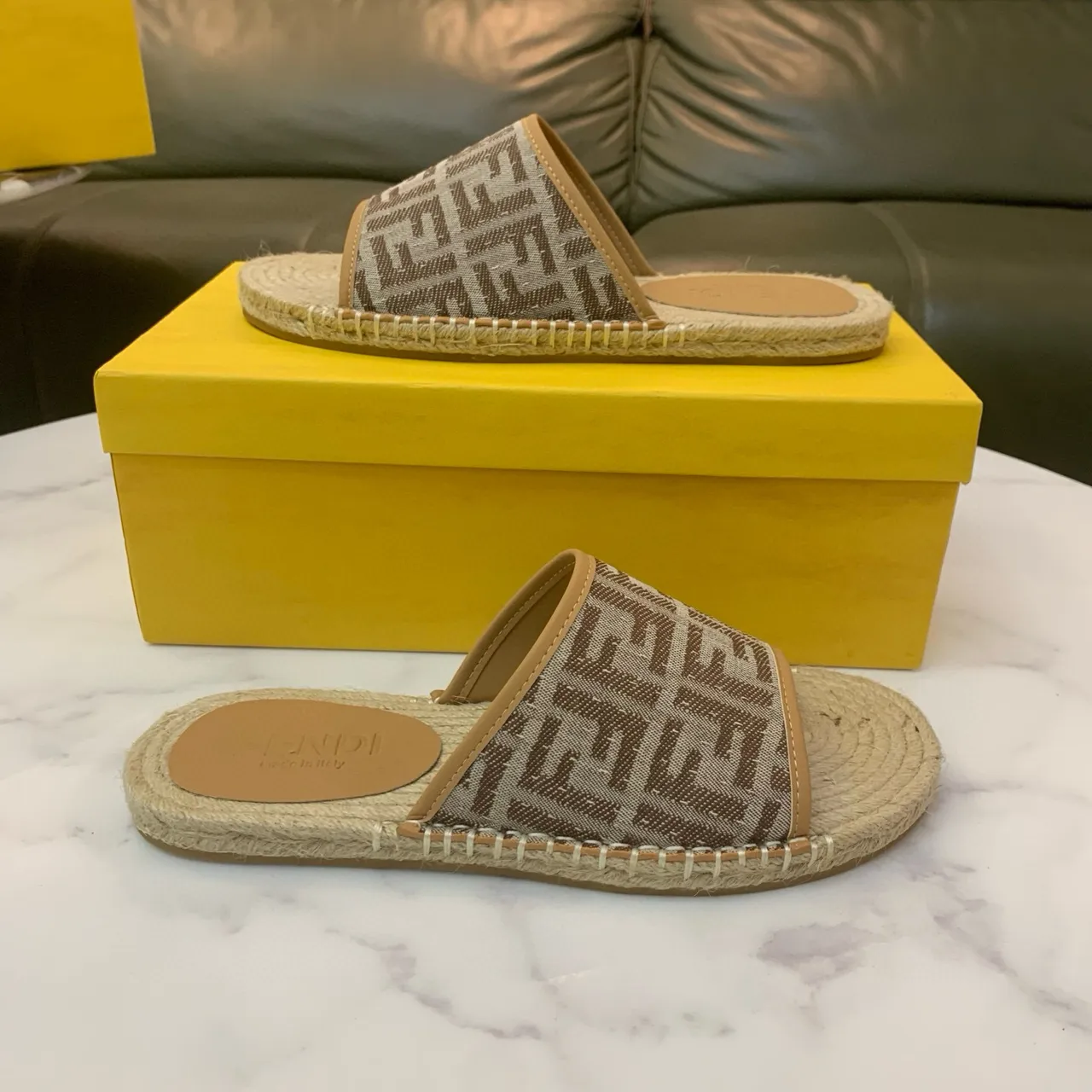 Fendi beige marron monogrammées bretelles de tissu semelle en jute tressée sandales 8