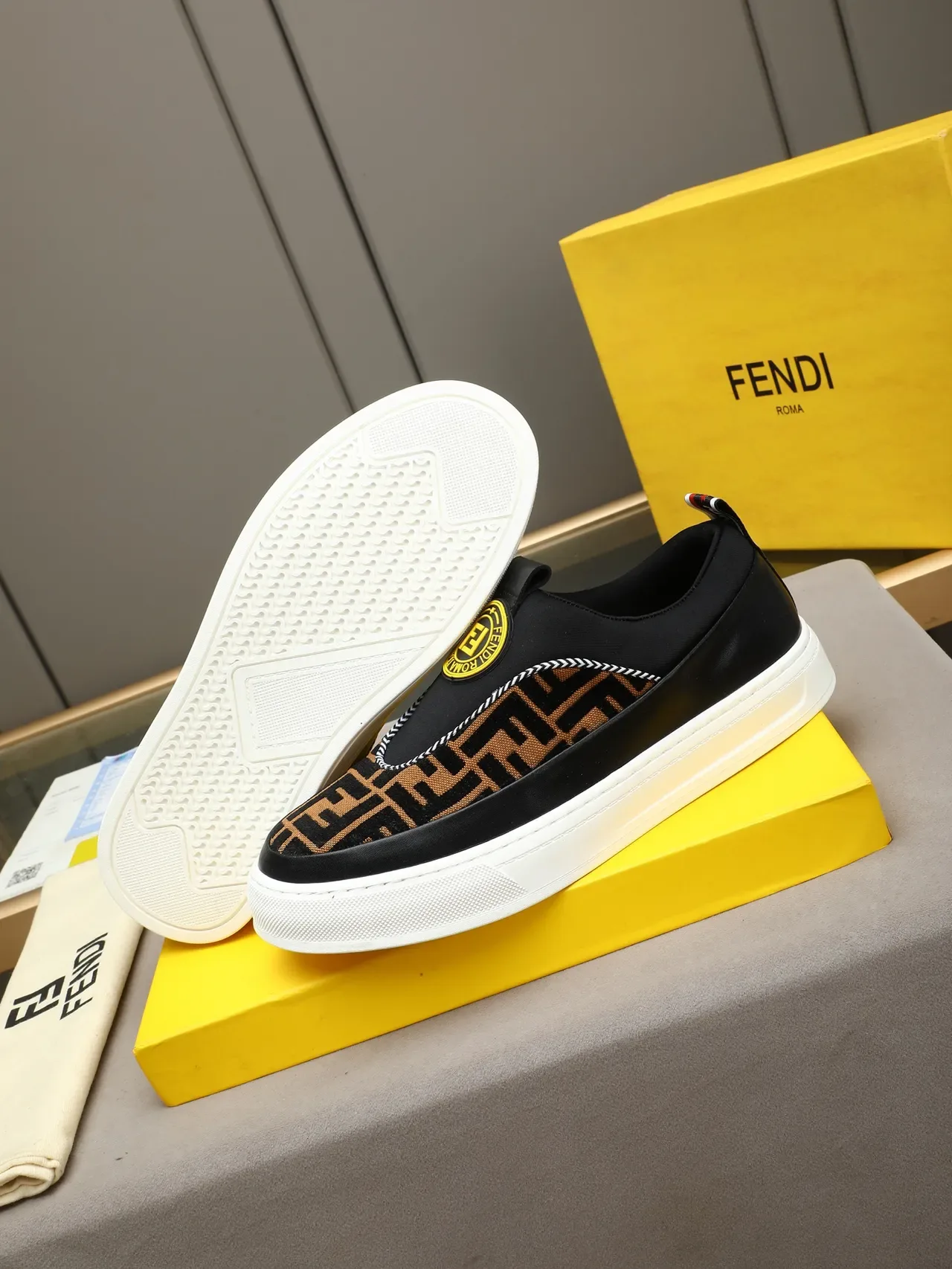 Fendi Noir Beige Slip-On Monogramme FF Jacquard Sneakers Lifestyle 4