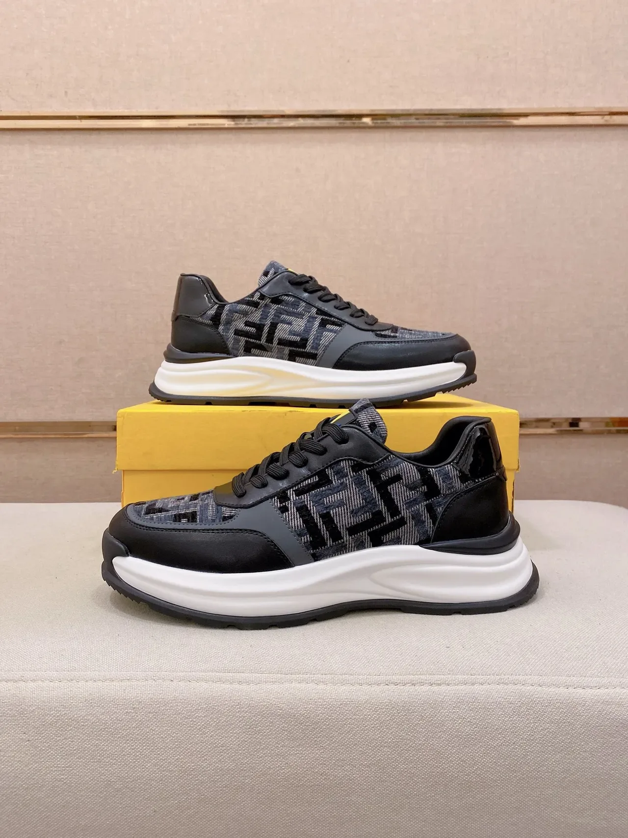Fendi Noir Blanc FF Monogramme Jacquard Chunky Midsole Lifestyle Sneakers 7