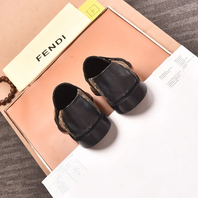 Fendi FF Loafer بني وأسود Zucca Jacquard مكاسين slip-on 2